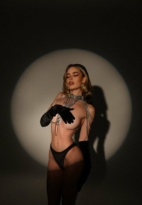 Nagie wyciekłe zdjęcie OnlyFans od Elenakamperi