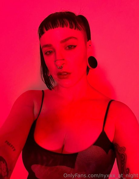 Nyxxx_at_night