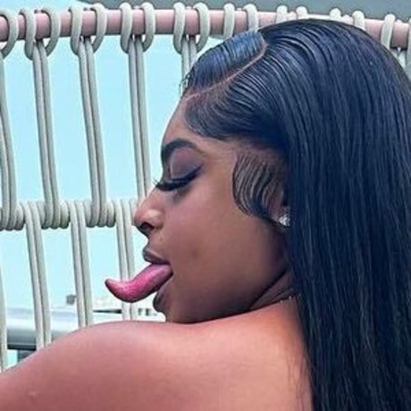 Nagie wyciekłe zdjęcie OnlyFans od Long Tongue Fetish