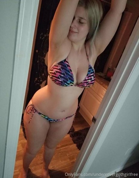 Nagie wyciekłe zdjęcie OnlyFans od Undercovergothgirlfree