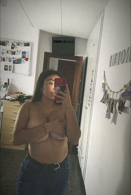 Nagie wyciekłe zdjęcie OnlyFans od Noemi123130