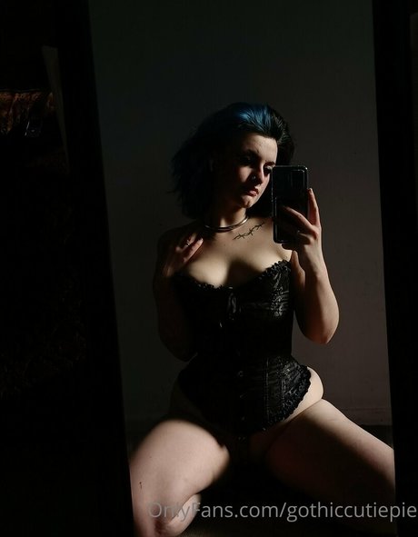 Nagie wyciekłe zdjęcie OnlyFans od Gothiccutiepie