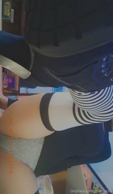 Nagie wyciekłe zdjęcie OnlyFans od Glowsticksss