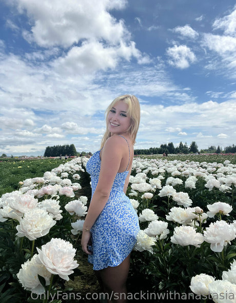 Snackinwithanastasia