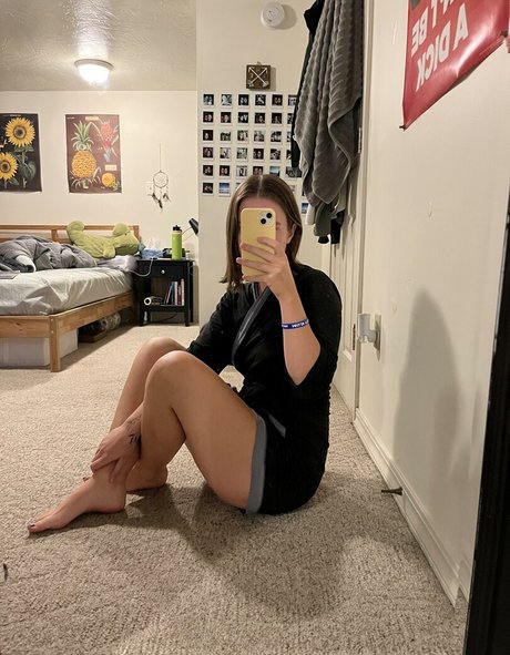 Nagie wyciekłe zdjęcie OnlyFans od Pretty Little Feet