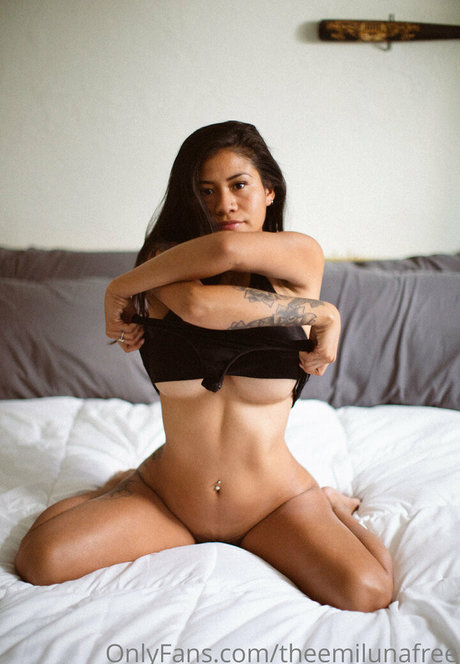Nagie wyciekłe zdjęcie OnlyFans od Theemilunafree