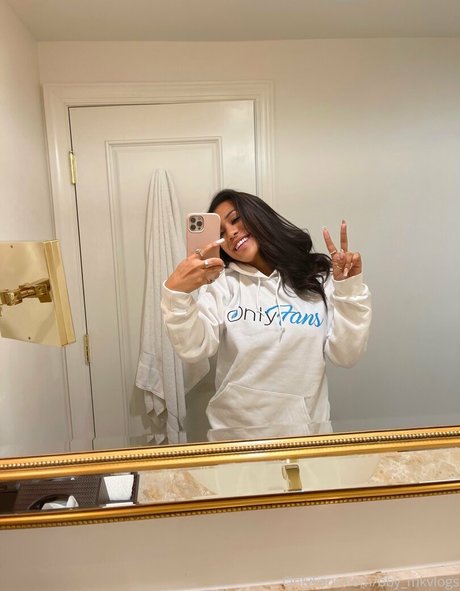 Nagie wyciekłe zdjęcie OnlyFans od Thatonegirlmikeyvlogs