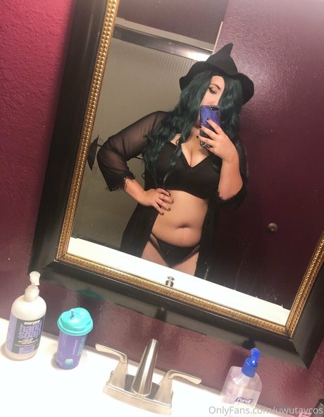 Nagie wyciekłe zdjęcie OnlyFans od Uwutaycos