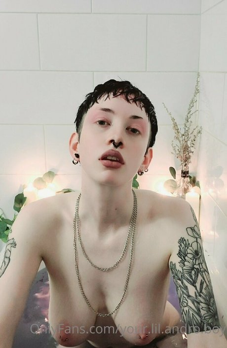Nagie wyciekłe zdjęcie OnlyFans od Yourlilandroboy