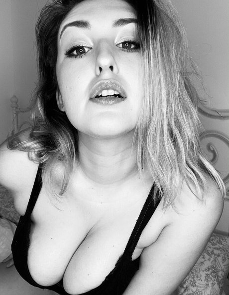 Nagie wyciekłe zdjęcie OnlyFans od Hornypeach23