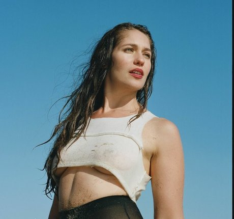 Lola Kirke
