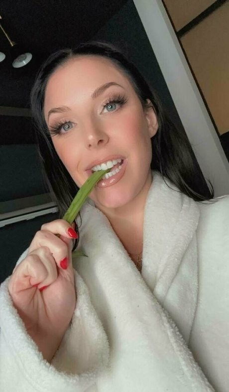 Nagie wyciekłe zdjęcie OnlyFans od Angelawhite