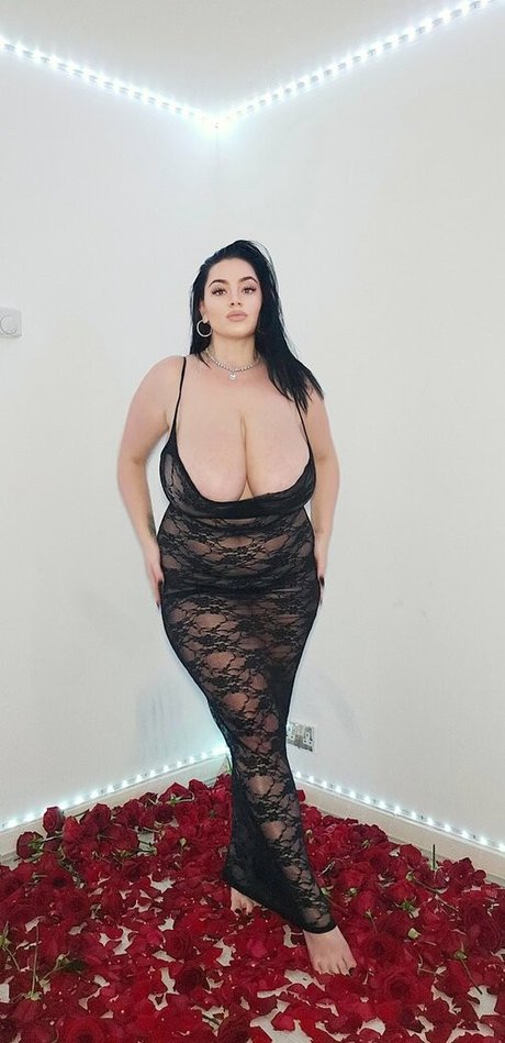 Busty Klara