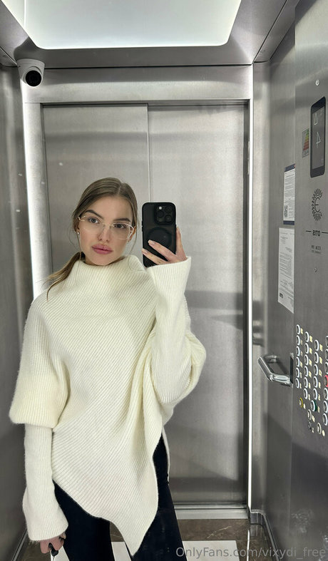 Nagie wyciekłe zdjęcie OnlyFans od Vixydifree