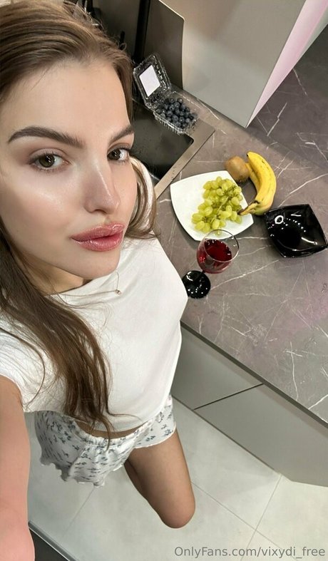 Nagie wyciekłe zdjęcie OnlyFans od Vixydifree