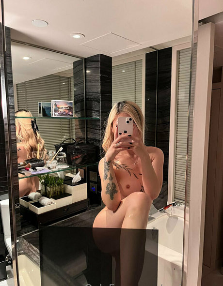 Nagie wyciekłe zdjęcie OnlyFans od Sarina Song