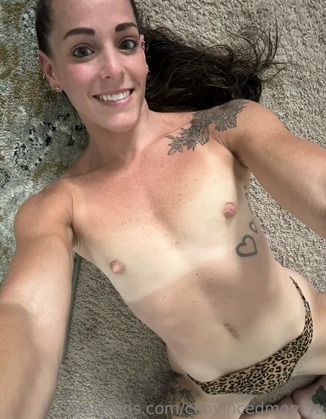 Nagie wyciekłe zdjęcie OnlyFans od Convincedmom4u