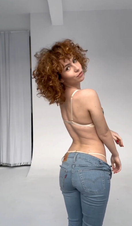 Nagie wyciekłe zdjęcie OnlyFans od Curlywiktoria