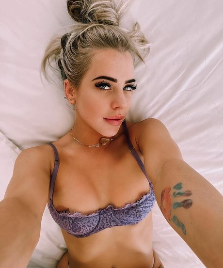 Billie Loves