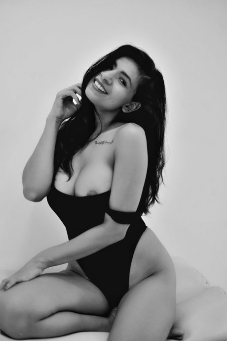 Nagie wyciekłe zdjęcie OnlyFans od Annie Sharma