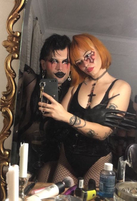 Nagie wyciekłe zdjęcie OnlyFans od Doga Lamper
