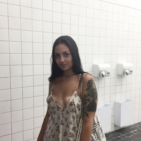 Nagie wyciekłe zdjęcie OnlyFans od Pinustri