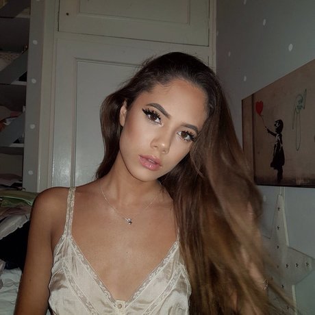 Nagie wyciekłe zdjęcie OnlyFans od Saoirse Alicia Behzadi