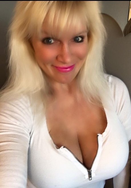 Nagie wyciekłe zdjęcie OnlyFans od Sandie Lee
