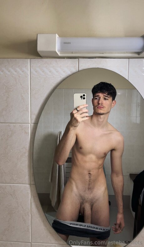 Nagie wyciekłe zdjęcie OnlyFans od Esteban Hots