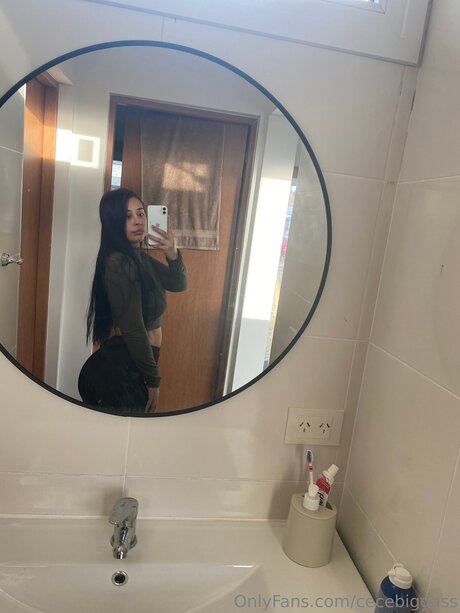 Nagie wyciekłe zdjęcie OnlyFans od Cecebiggass