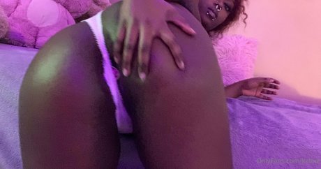 Nagie wyciekłe zdjęcie OnlyFans od Kxttxe