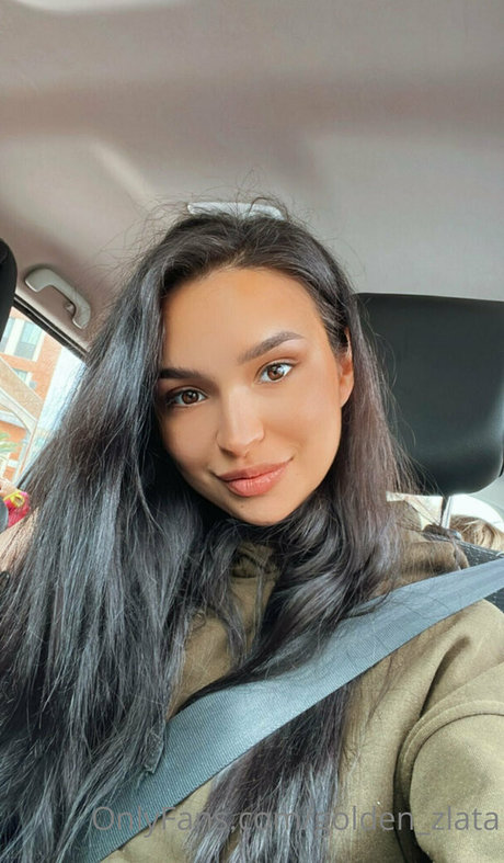 Nagie wyciekłe zdjęcie OnlyFans od Goldenzlata