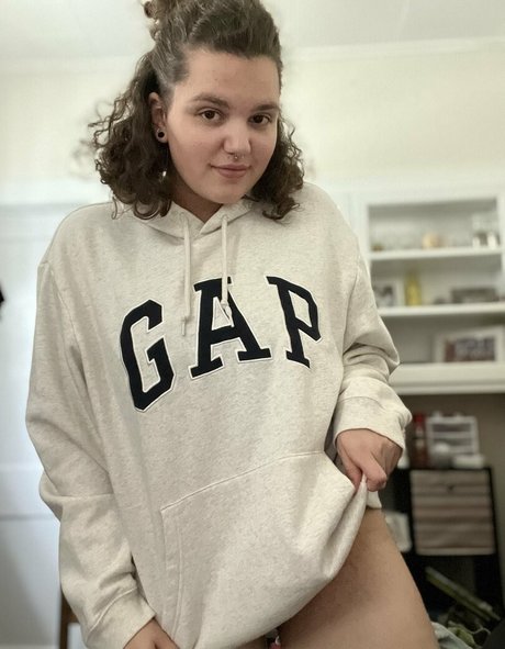 Nagie wyciekłe zdjęcie OnlyFans od Hippiekitten420