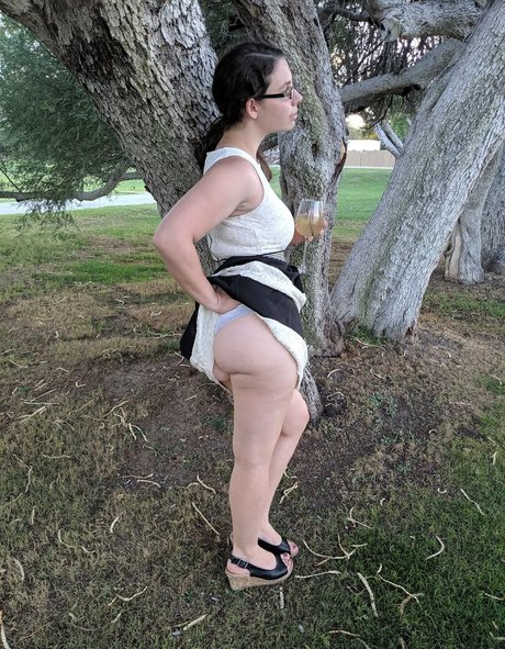Nagie wyciekłe zdjęcie OnlyFans od Momnextdoor