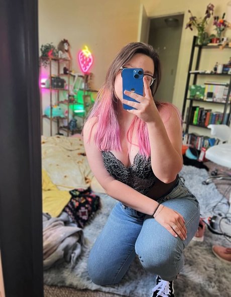 Nagie wyciekłe zdjęcie OnlyFans od Strawbre