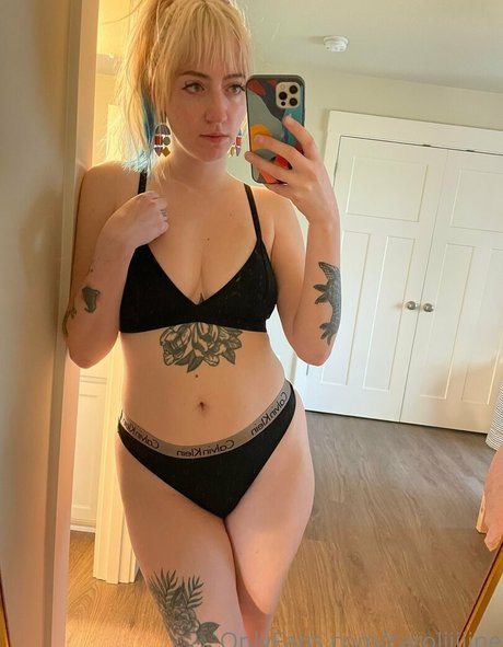 Nagie wyciekłe zdjęcie OnlyFans od Caroliiiiine