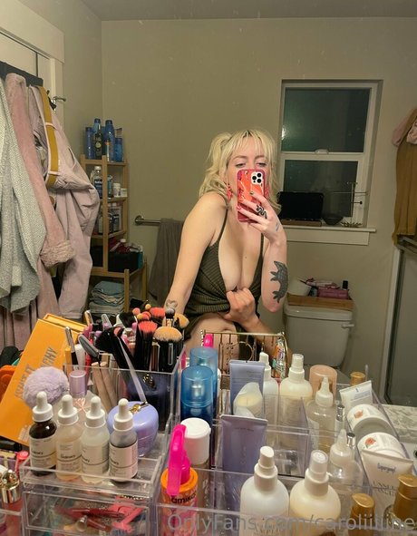 Nagie wyciekłe zdjęcie OnlyFans od Caroliiiiine