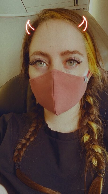 Nagie wyciekłe zdjęcie OnlyFans od Caroliiiiine