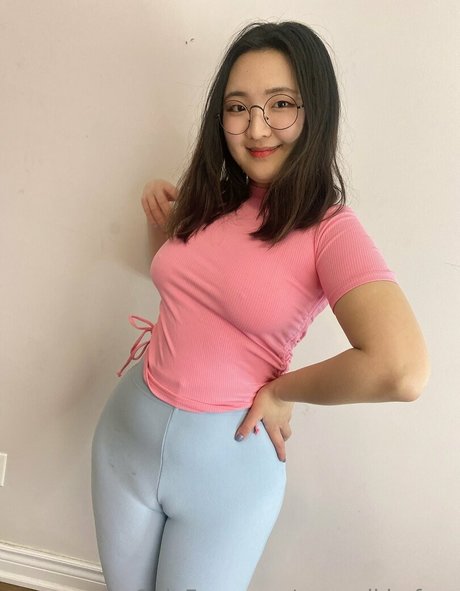 Nagie wyciekłe zdjęcie OnlyFans od Aroomikimfree