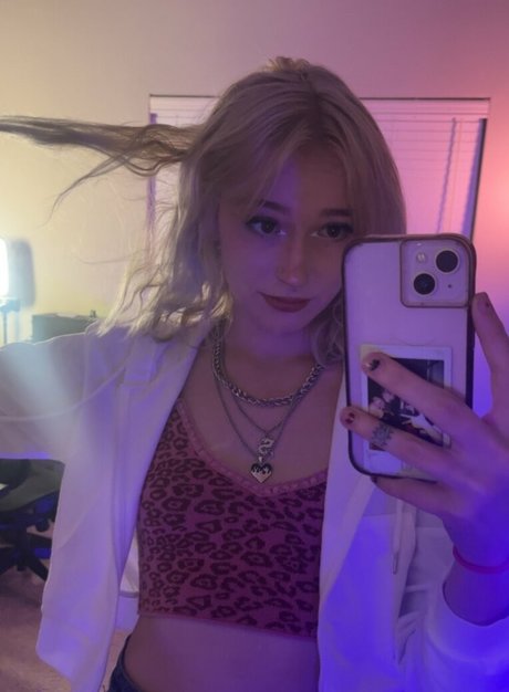 Nagie wyciekłe zdjęcie OnlyFans od Kinzixx
