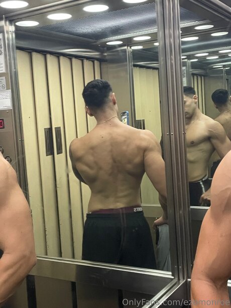 Nagie wyciekłe zdjęcie OnlyFans od Ezemonroe