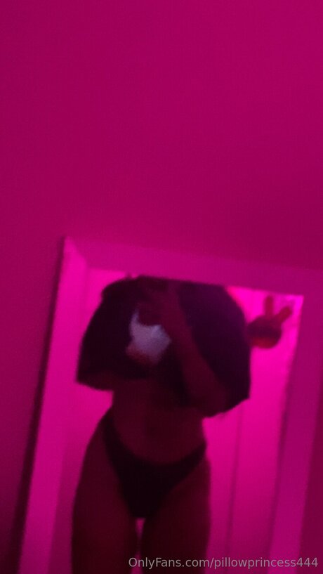 Nagie wyciekłe zdjęcie OnlyFans od Pillowprincess444