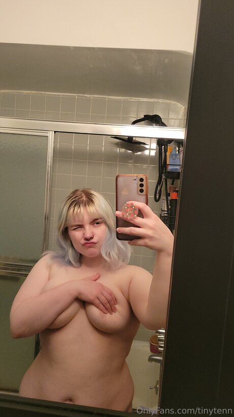 Nagie wyciekłe zdjęcie OnlyFans od Tinytenn