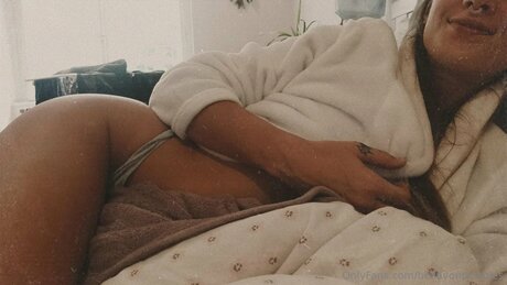 Nagie wyciekłe zdjęcie OnlyFans od Bellavontroubles