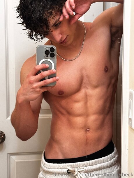 Nagie wyciekłe zdjęcie OnlyFans od Therealbenitalian