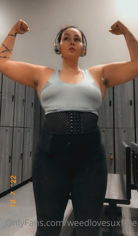 Nagie wyciekłe zdjęcie OnlyFans od Weedlovesuxfree
