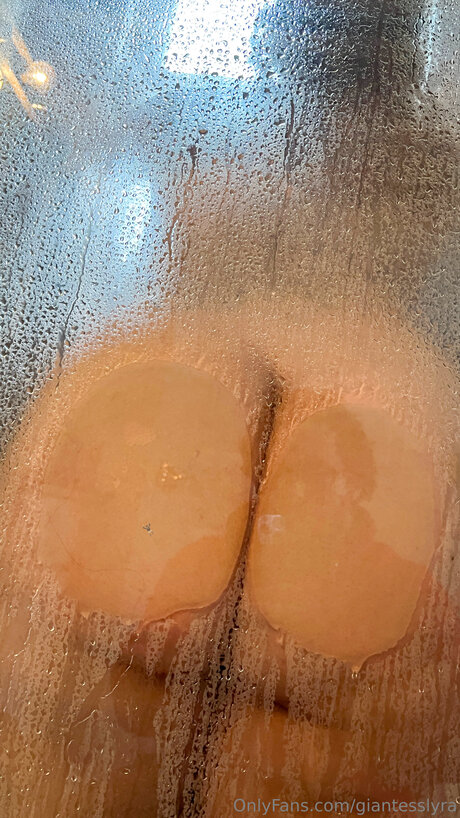 Nagie wyciekłe zdjęcie OnlyFans od Giantesslyra