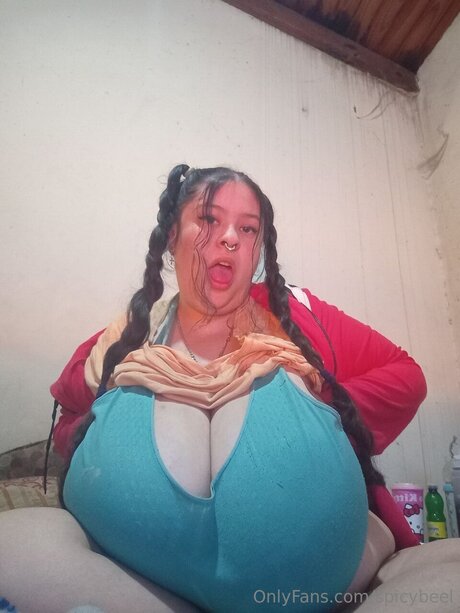 Nagie wyciekłe zdjęcie OnlyFans od Spicybeel