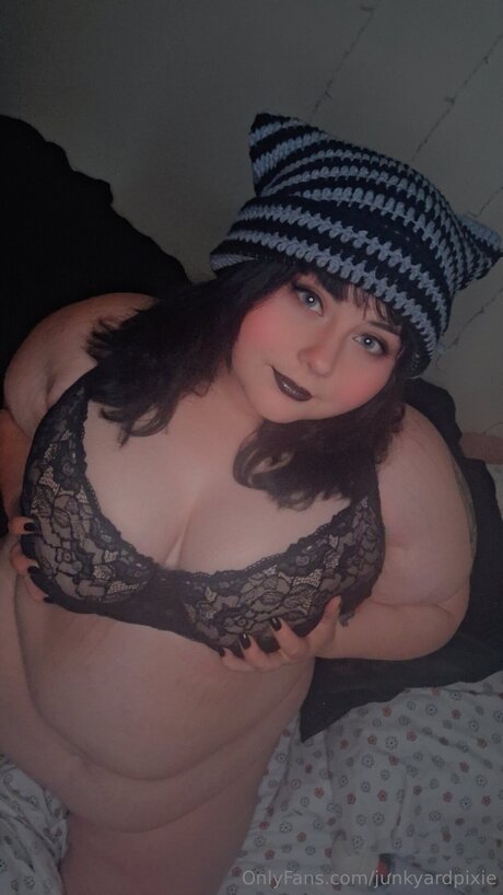 Nagie wyciekłe zdjęcie OnlyFans od Junkyardpixie