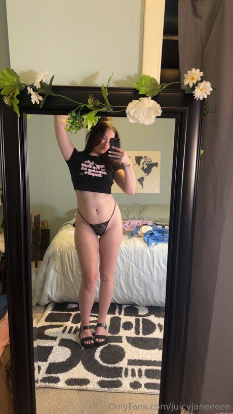 Nagie wyciekłe zdjęcie OnlyFans od Juicyjaneeeee